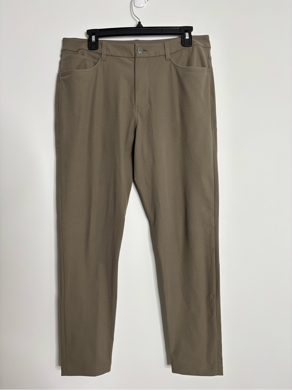lululemon athletica Men's Chinos in Taupe